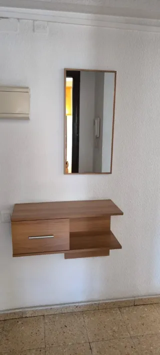 Mueble de entrada madera y espejo