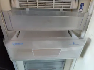 Congelador vertical Indesit
