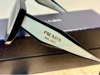 Gafas de sol Prada negras y blancas