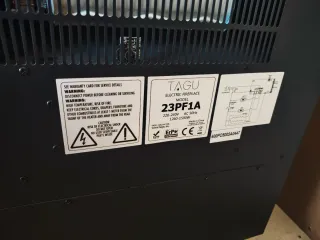 Chimenea eléctrica blanca y negra con mueble