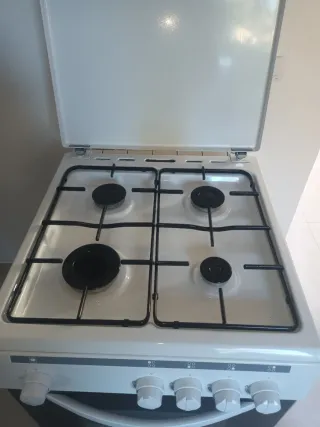 Cocina de gas 4 fuegos + horno