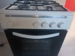 Cocina de gas 4 fuegos + horno