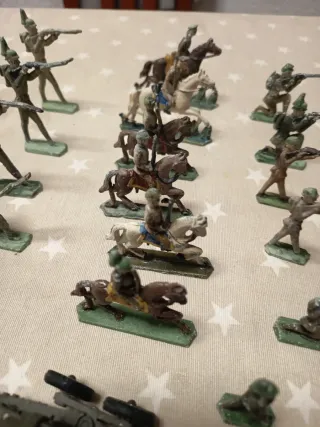 Soldados de plomo antiguos