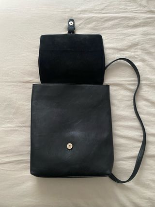 Mochila de piel negra
