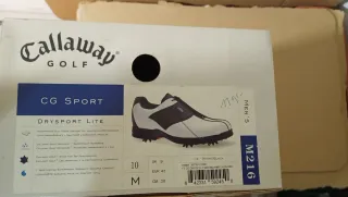 Zapatos de golf blancos y negros