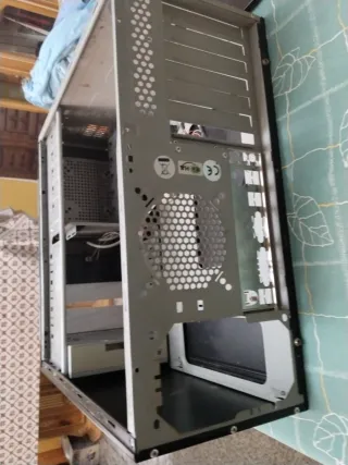 Caja de PC Torre con lector de DVD Samsung