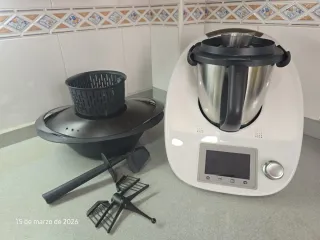 Thermomix TM5 poco uso , con todos los accesorios