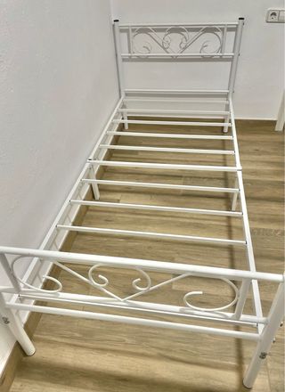 Cama individual metálica blanca