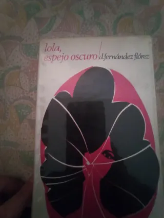 Libro Lola, espejo oscuro