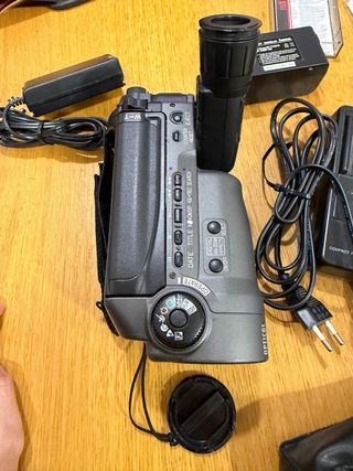 Cámara Canon UC9Hi Hi8 + Kit Completo