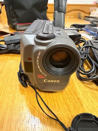 Cámara Canon UC9Hi Hi8 + Kit Completo