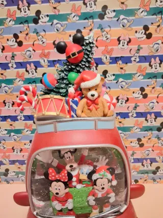 Jim Shore Figura Navideña Coche Rojo