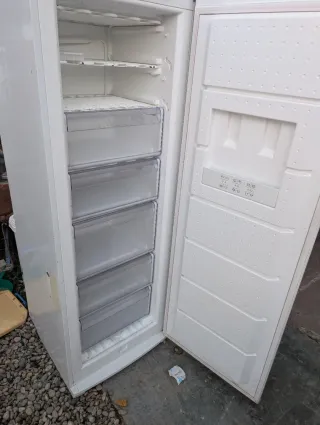 Congelador vertical LYNX blanco