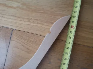 Lote 28 perchas madera niño