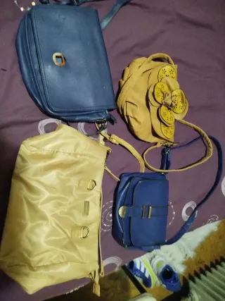 Lote de 4 bolsos: azul y beige
