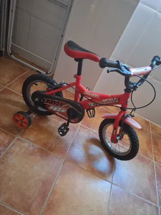 Bicicleta BMX roja 12 pulgadas