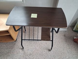 Mesa auxiliar TV con ruedas