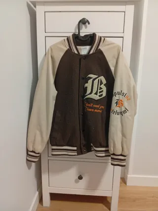 Cazadora Bomber Bershka Talla S