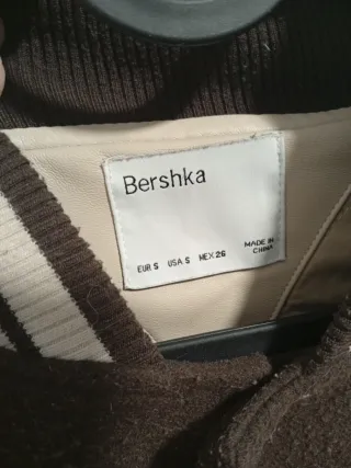 Cazadora Bomber Bershka Talla S