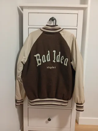 Cazadora Bomber Bershka Talla S