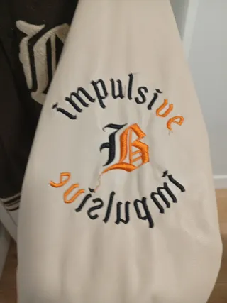 Cazadora Bomber Bershka Talla S