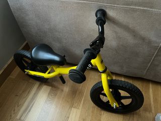 Bici sin pedales amarilla