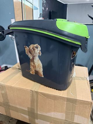 Comedero para perros gris y verde
