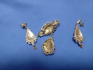 Conjunto flamenca: pendientes y broche