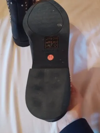 Botines negros tachuelas Springfield