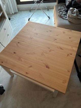 Mesa de salón cuadrada madera