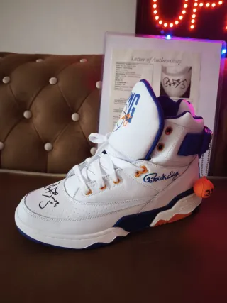 Sneakers Patrick Ewing Autographed JSA