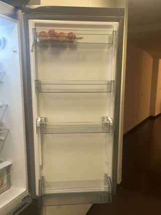 Frigorífico Sharp plateado