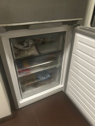 Frigorífico Sharp plateado