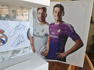 Caja VIP Real Madrid Brazalete Firmado Casillas