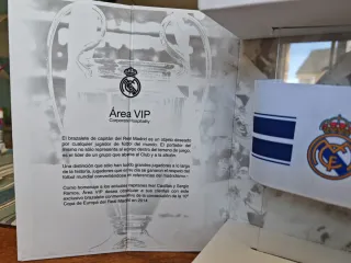 Caja VIP Real Madrid Brazalete Firmado Casillas