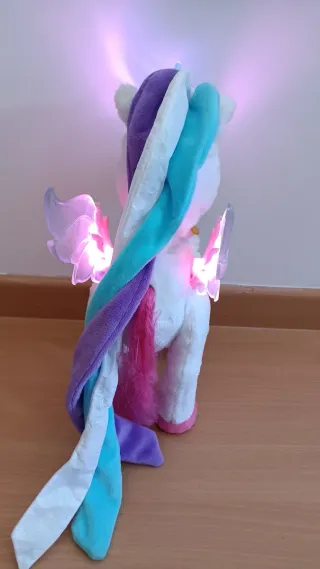 Mila y su Maquillaje Mágico.Unicornio interactivo