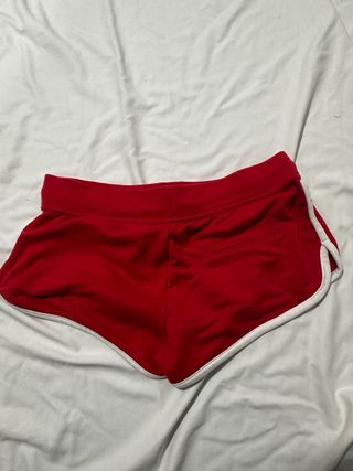 Pantalones cortos rojos con cordón