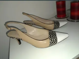 Zapatos salón destalonados beige y blanco T37