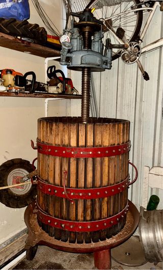 Prensa de vino tradicional de madera