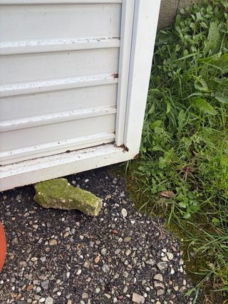 Puerta de jardín blanca