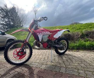Gas Gas EC 300 Enduro Roja y Blanca