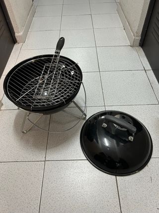 Barbacoa portátil negra y plateada