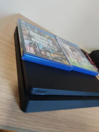 PS4 Slim 1TB Nero + 2 Giochi + Controller