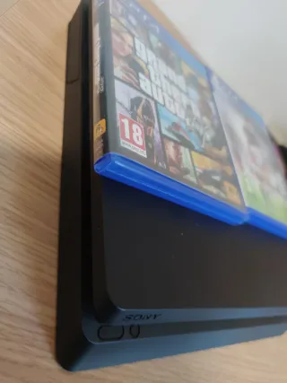 PS4 Slim 1TB Nero + 2 Giochi + Controller