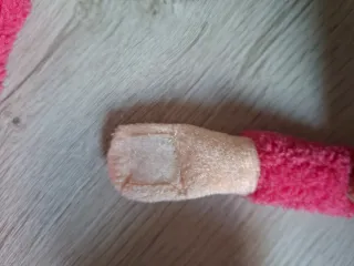 Peluche mono rosa con ojos LED y sonido