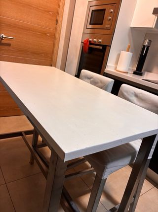 Mesa alta cocina madera y 2 taburetes