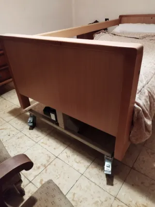 Cama geriátrica de madera