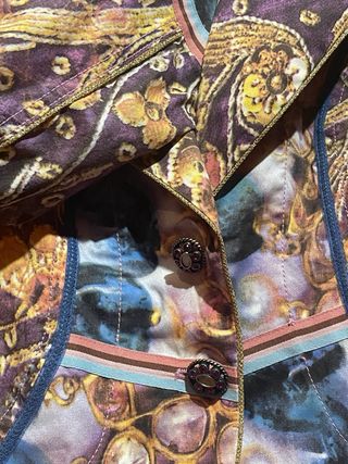 Americana Jota Mas Ge estampada botones joya