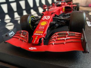 Ferrari SF21 C. Sainz 1:18 Bburago