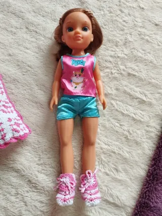 Muñeca Nancy con cama, armario y ropa